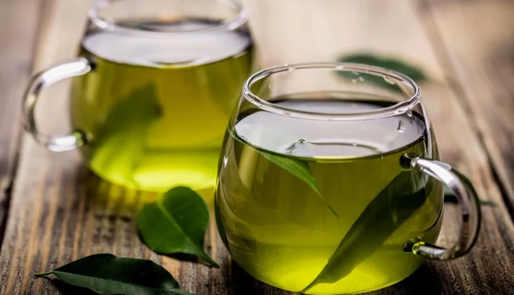 فوائد الشاي الأخضر على الريق