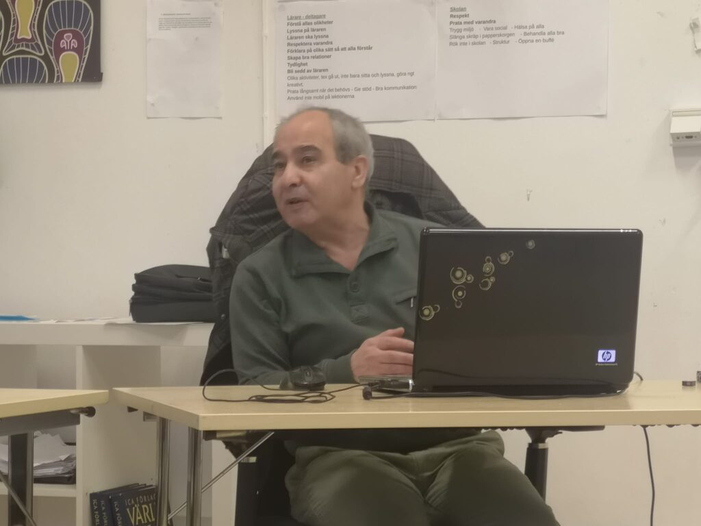 الإعلامي مصطفى قاعود