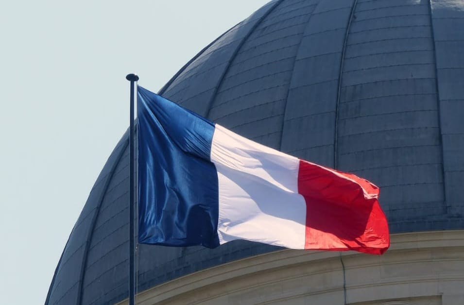 أخيراً الرئيس الفرنسي يقبل منح جزيرة كورسيكا الحكم الذاتي