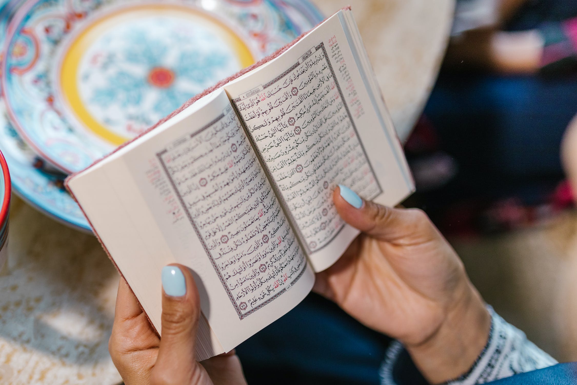 خوف وقلق بين مسلمي السويد إثر حوادث حرق المصحف أوقات الصلاة